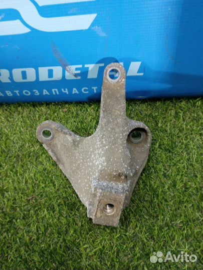 Кронштейн кпп левый Ford Focus 2 2005-2008