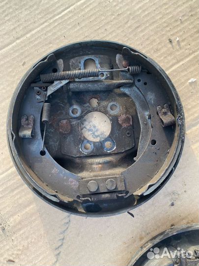 Щит опорный задний Skoda Rapid 1 VW Polo 5 sedan