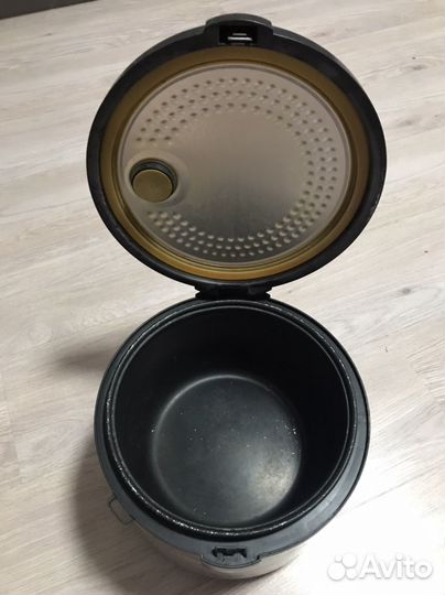Продам мультиварку RMC-M4524