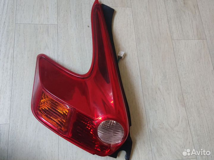 Задняя левая фара на nissan juke