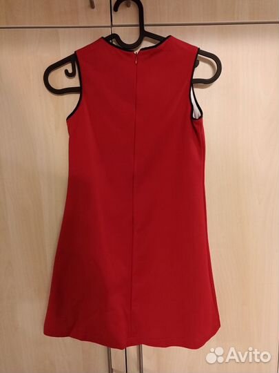 Красное платье 128 с аппликацией на груди