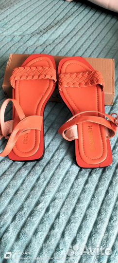 Сандали новые
