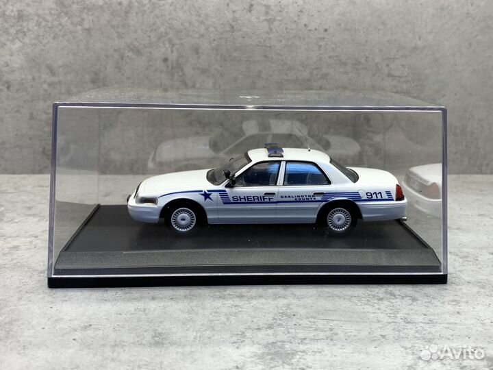 Коллекционная модель Ford Crown Victoria 1:43