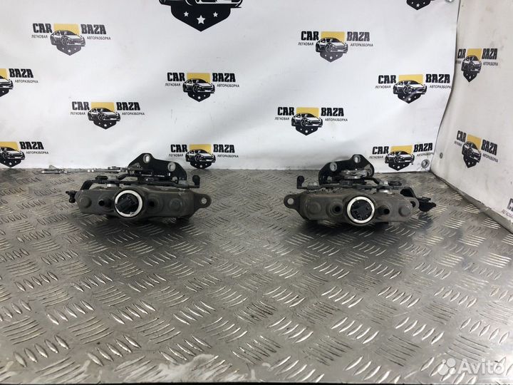 Петля капота Левая L Mercedes-Benz C-class