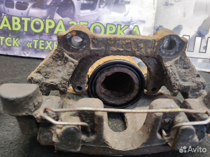 Передний суппорт Audi 100 C4