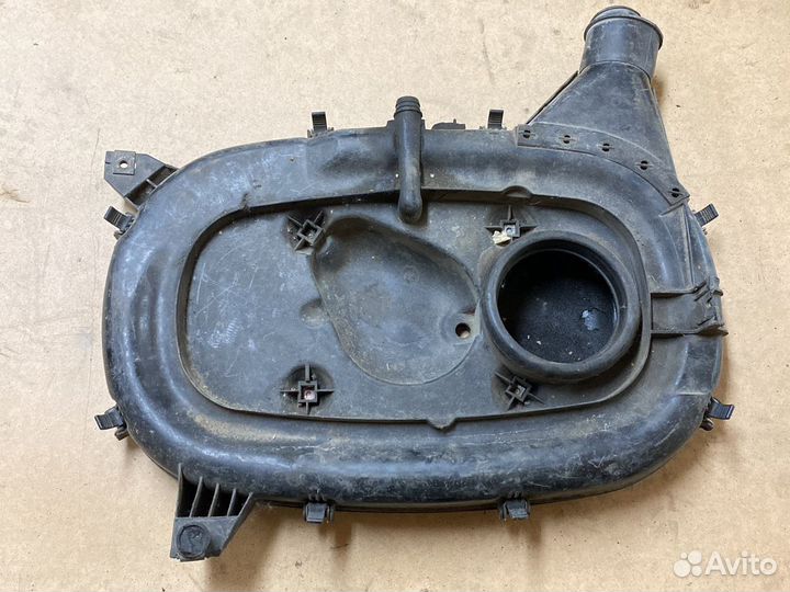 Корпус воздушного фильтра Mercedes w124 w201 m102