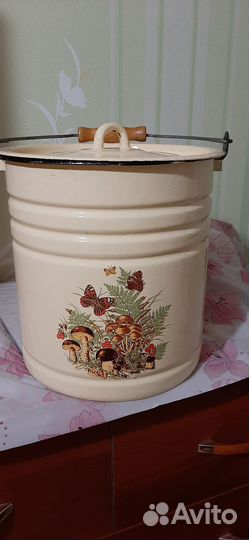 Кастрюля эмалированная большая