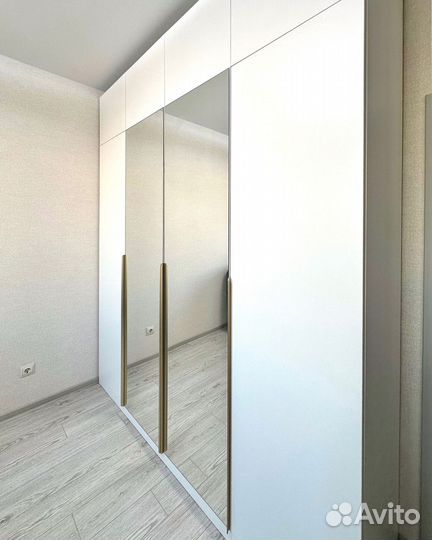 Шкаф распашной с зеркалом