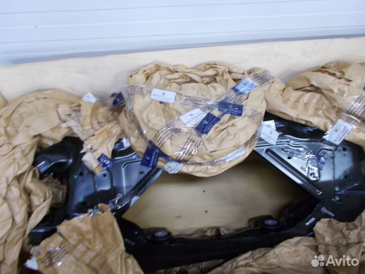 Подрамник задний в сборе 670153172