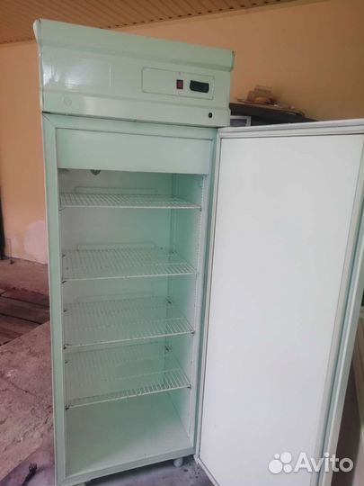 Холодильный шкаф