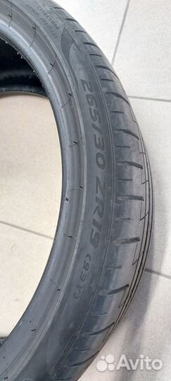 Pirelli P Zero 265/30 R19 и 245/35 R19 93Y