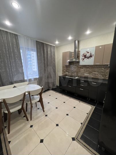 2-к. квартира, 65 м², 3/18 эт.