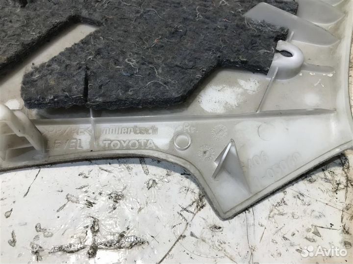 Обшивка стойки Toyota Avensis II T250