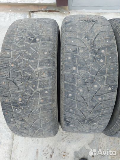 Bridgestone Blizzak Spike-02 215/60 R16 95T