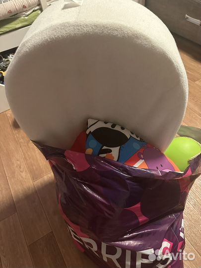 Пакет с детскими вещами