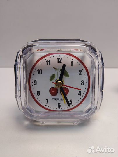 Часы будильник новый кварцевый