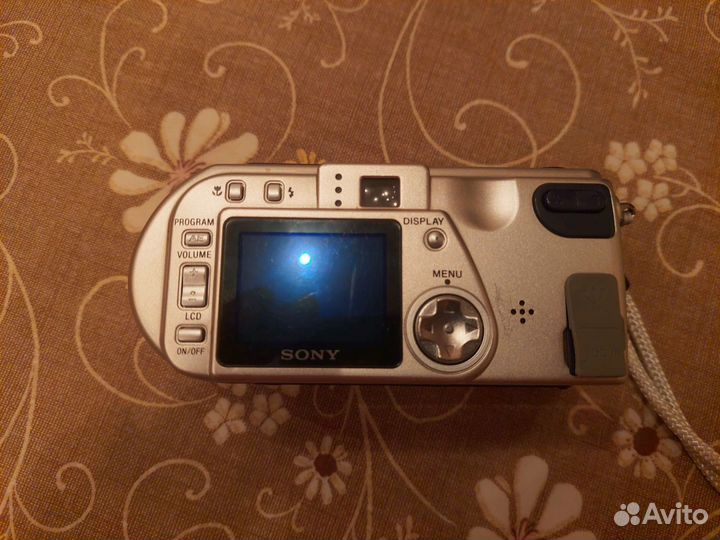 Цифровая камера SonyCyber-shot DSC-P1