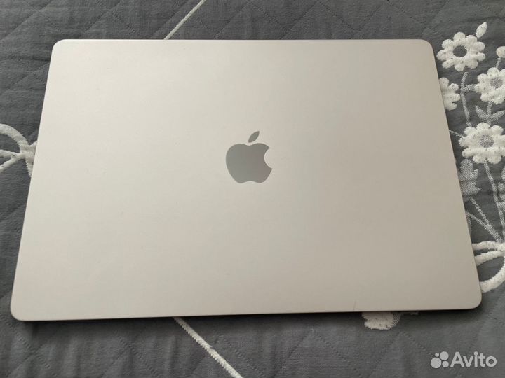 MacBook Air m2 8/512