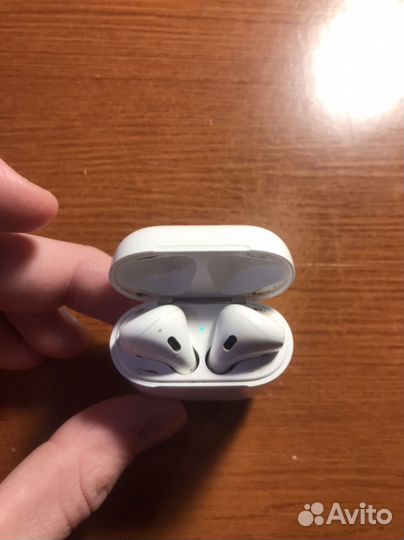 Беспроводные наушники apple airpods