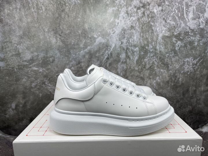 Alexander McQueen Oversized Sneaker White кроссовк