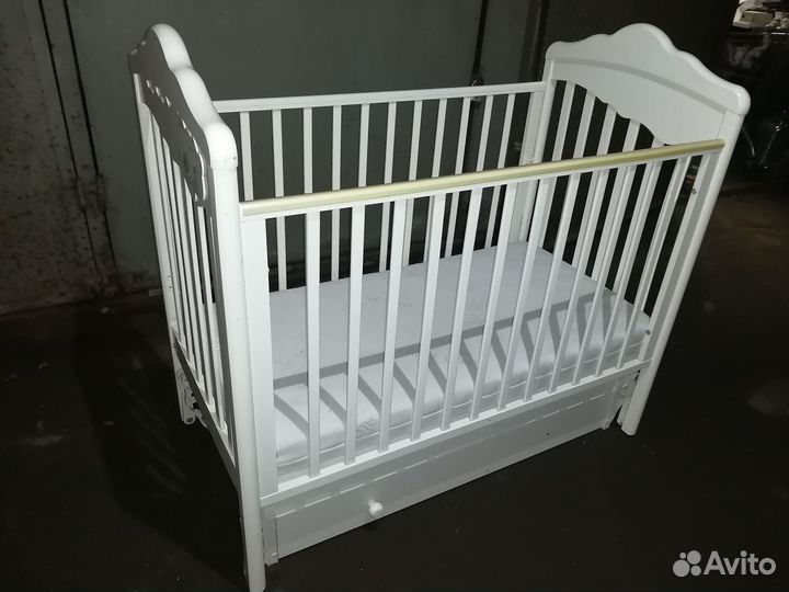 Кроватка для новорожденного из массива бука. Бренд