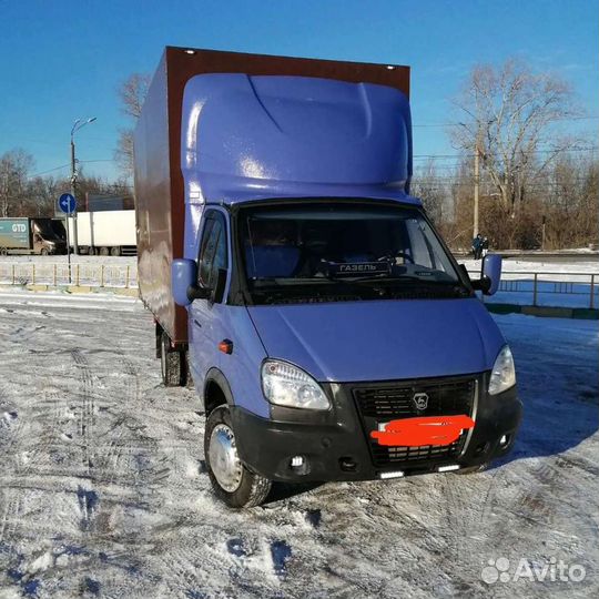 Водитель со своей газелью