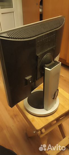Монитор Samsung