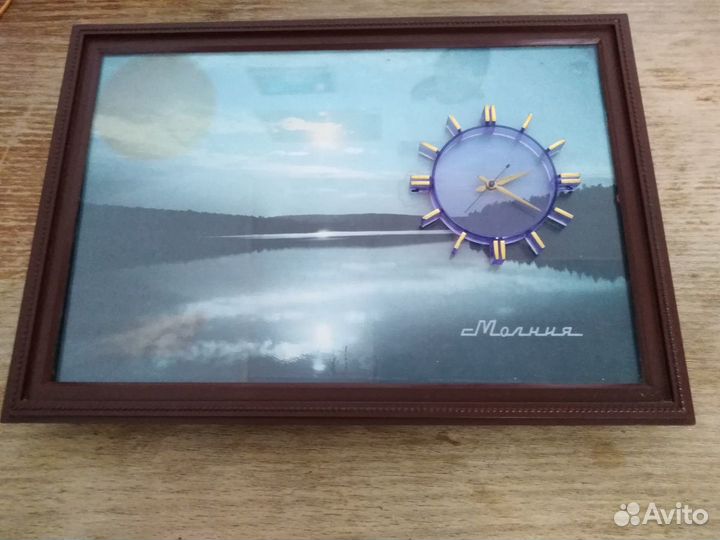 Часы картина молния