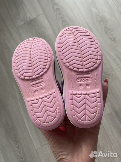 Босоножки для девочки crocs