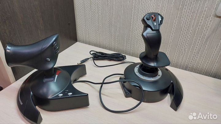 Настольный джостик Thrustmaster T-Flight Hotas X