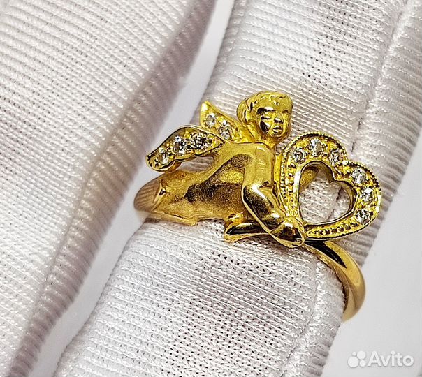 Кольцо с природным камнем Золото