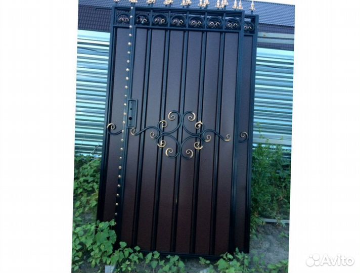Кованные распашные ворота от производителя
