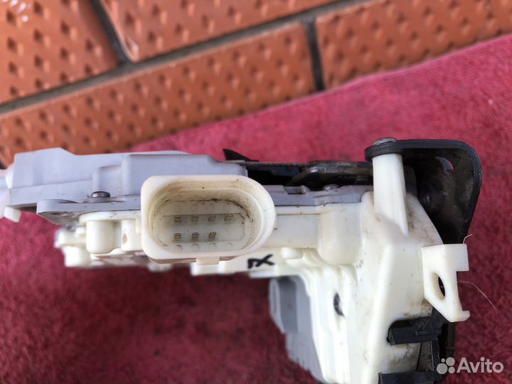 Замок двери Volkswagen passat b7