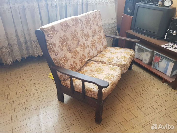 Диван
