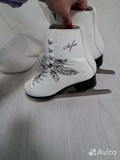Коньки женские 37