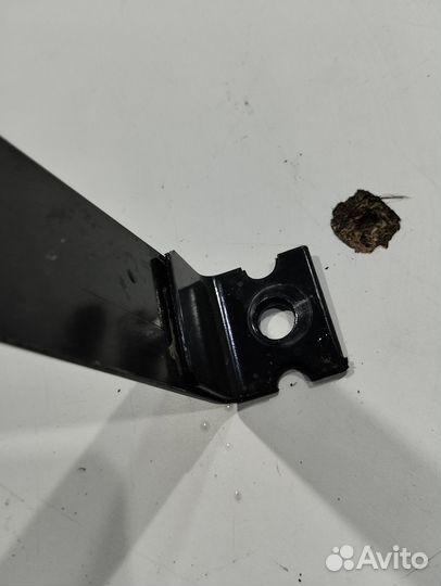 Стяжной хомут (крепление бака) (Skoda Karoq)