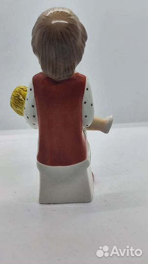 Статуэтка фарфор