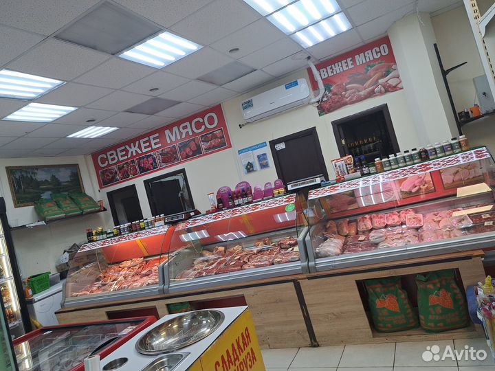 Мясной отдел, живая рыба