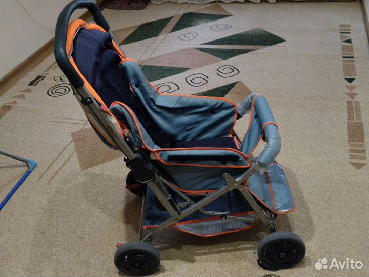 Детский столик и стульчик для кормления и каляска