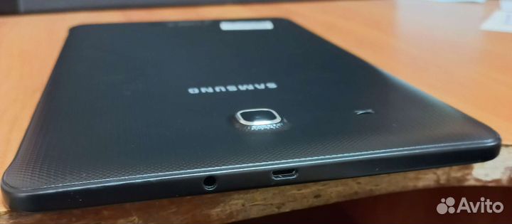 Планшет Samsung Galaxy Tab E SM-T561