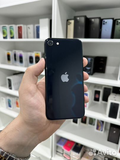 iPhone SE, 64 ГБ
