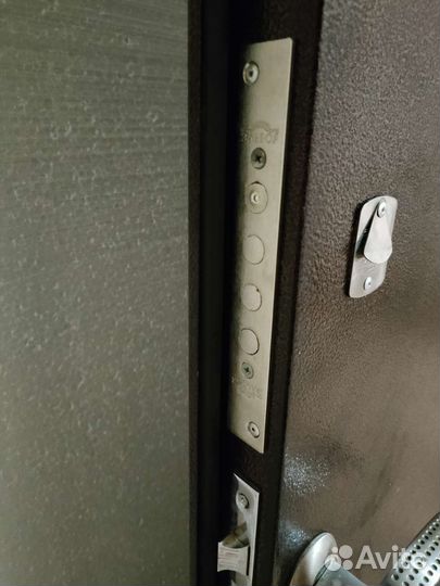 Дверь входная металлическая от застройщика
