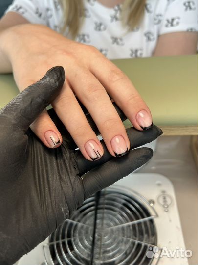 Маникюр с покрытием гель-лаком