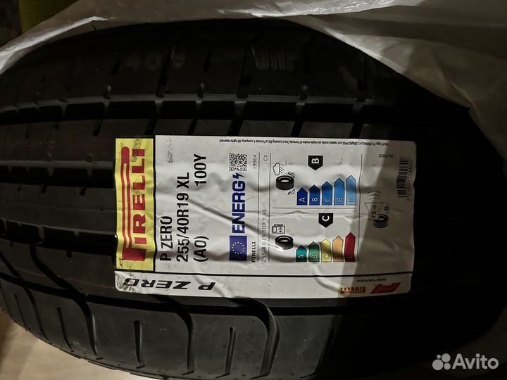 Pirelli P Zero 255/35 R19