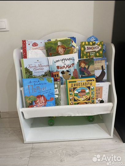 Стеллаж для криг монтессори