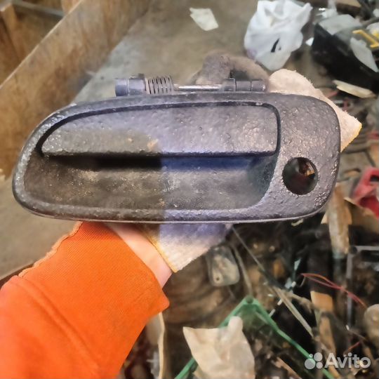 Ручка двери левая внешняя Toyota Carina E