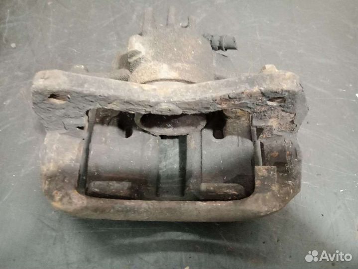 Суппорт тормозной передний правый Mitsubishi Space