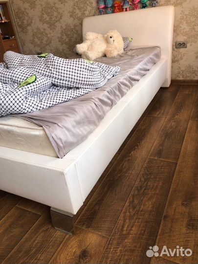 Кровать полуторка односпальная с матрасом