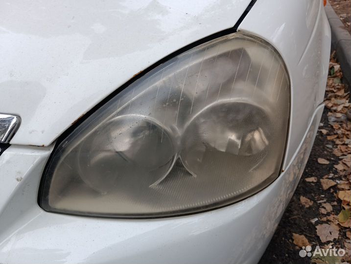Фара передняя левая на LADA priora