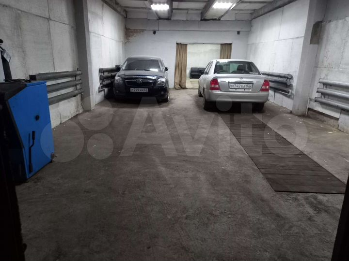Гараж, > 30 м²
